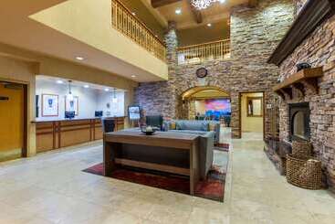 هتل La Quinta By Wyndham Vancouver