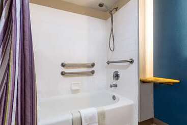 هتل La Quinta By Wyndham Vancouver