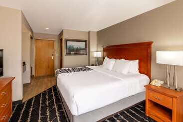 هتل La Quinta By Wyndham Vancouver