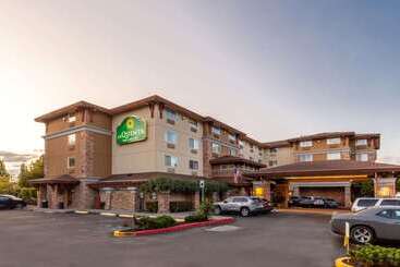 هتل La Quinta By Wyndham Vancouver