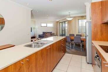 هتل Quality  Bayside Geelong
