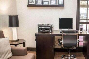 هتل Sleep Inn University Place