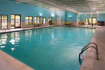 هتل Sonesta Select Nashville Airport Suites