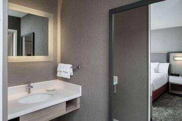 هتل Sonesta Select Nashville Airport Suites