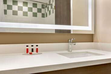 هتل Super 8 By Wyndham Ajax/toronto On