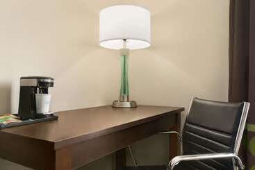 هتل Super 8 By Wyndham Ajax/toronto On