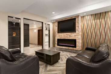 هتل Super 8 By Wyndham Ajax/toronto On