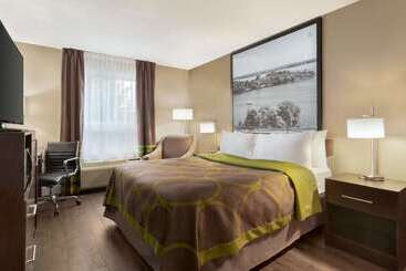 هتل Super 8 By Wyndham Ajax/toronto On