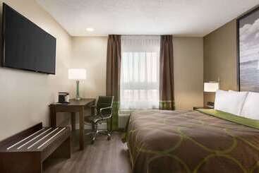 هتل Super 8 By Wyndham Ajax/toronto On