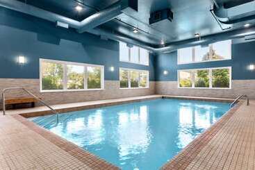 هتل Super 8 By Wyndham Ajax/toronto On