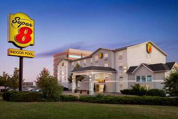 هتل Super 8 By Wyndham Ajax/toronto On