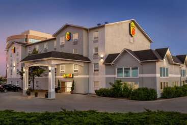 هتل Super 8 By Wyndham Ajax/toronto On