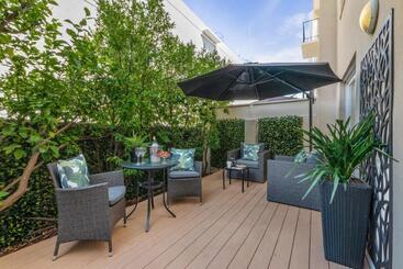 هتل The Peninsula Riverside Serviced Apartments
