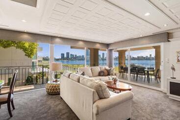 هتل The Peninsula Riverside Serviced Apartments