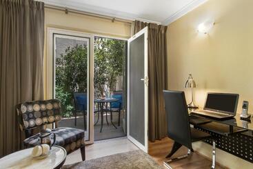 هتل The Peninsula Riverside Serviced Apartments