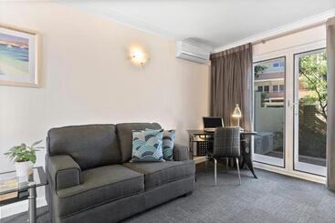 هتل The Peninsula Riverside Serviced Apartments