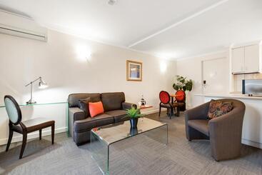 هتل The Peninsula Riverside Serviced Apartments