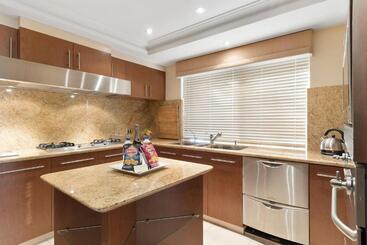 هتل The Peninsula Riverside Serviced Apartments