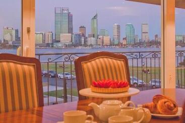 هتل The Peninsula Riverside Serviced Apartments
