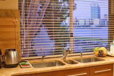 هتل The Peninsula Riverside Serviced Apartments