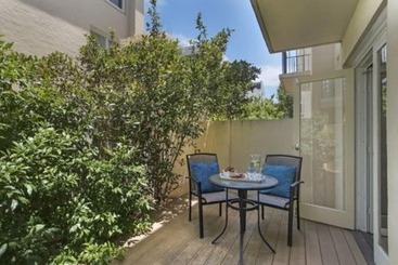 هتل The Peninsula Riverside Serviced Apartments