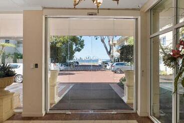 هتل The Peninsula Riverside Serviced Apartments
