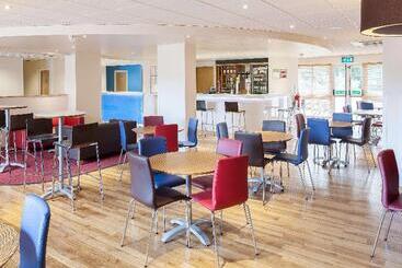 هتل Travelodge Ashford