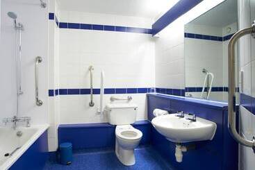 هتل Travelodge Bristol Central