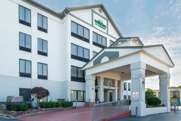 هتل Wingate By Wyndham Memphis East