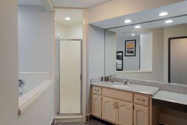هتل Wingate By Wyndham Memphis East