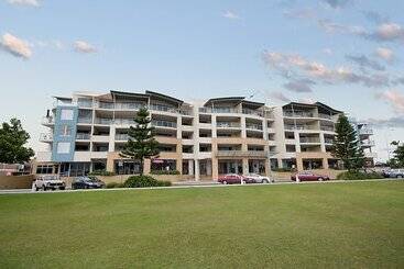 Riverside Holiday Apartments