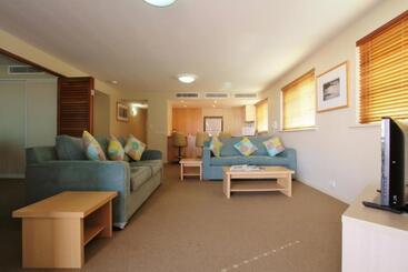 Riverside Holiday Apartments