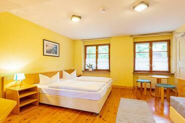 تختخواب و صبحانه Jugendgästehaus Cottbus