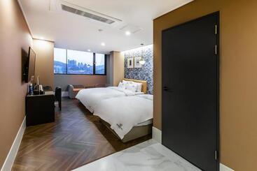 Browndot Hotel Sasang Renecite