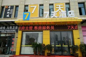 בית מלון כפרי 7days Inn Lu An Wanda Plaza Branch