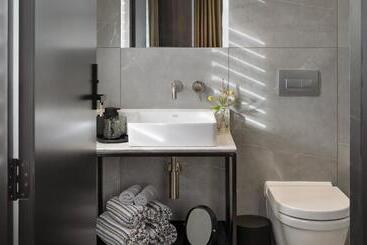 هتل Fitzroy By Luminous