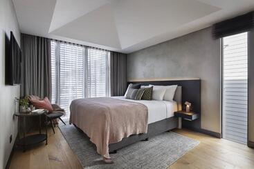 هتل Fitzroy By Luminous