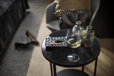 هتل Fitzroy By Luminous