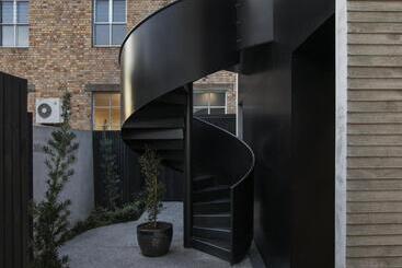 هتل Fitzroy By Luminous