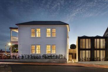 هتل Fitzroy By Luminous