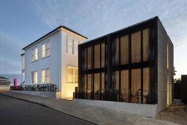 هتل Fitzroy By Luminous