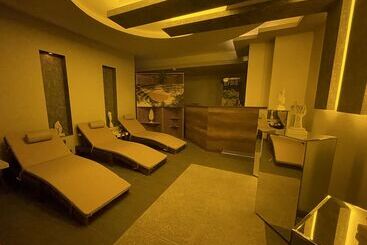 Le Luxe Suites Hotel & Spa