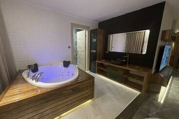 Le Luxe Suites Hotel & Spa