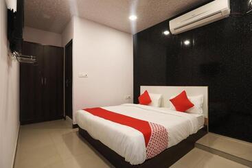 هتل Oyo 42640 Day Night Resort