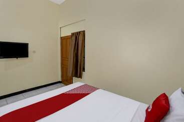هتل Reddoorz Near Kelapa Gading