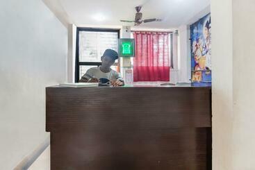 호텔 Spot On 44704 Harihar Lodging And Yatri Niwas
