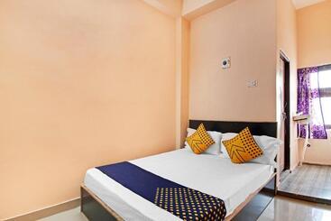 هتل Spot On 61415 Sitara Grand Lodge