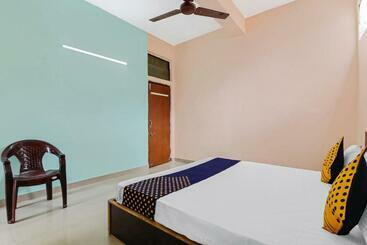 هتل Spot On 61415 Sitara Grand Lodge