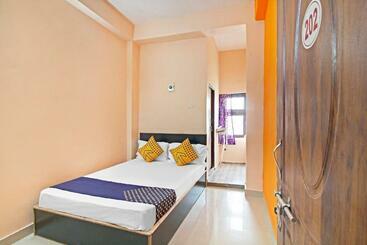 هتل Spot On 61415 Sitara Grand Lodge