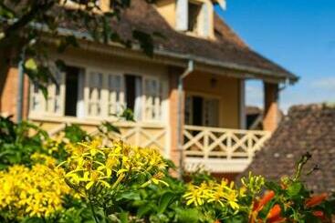 هتل Tsara Guest House